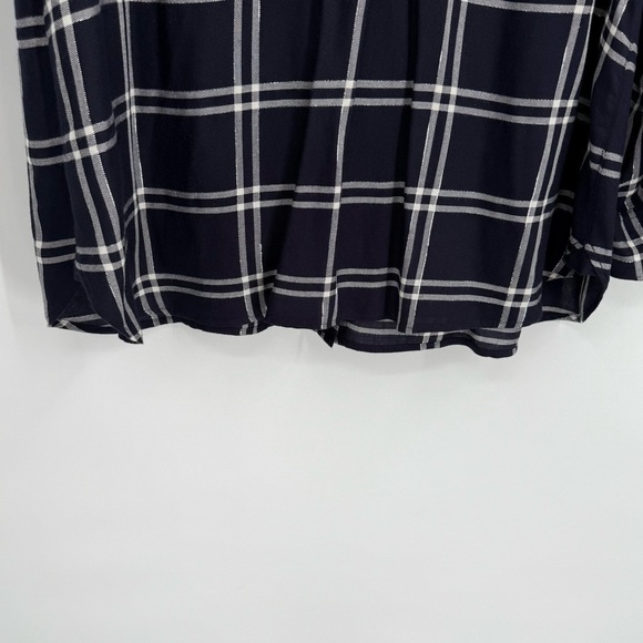 Talbots Woman 2X Button Down Shirt Top Navy Blue Plaid Long Sleeves Collared - Picture 8 of 10